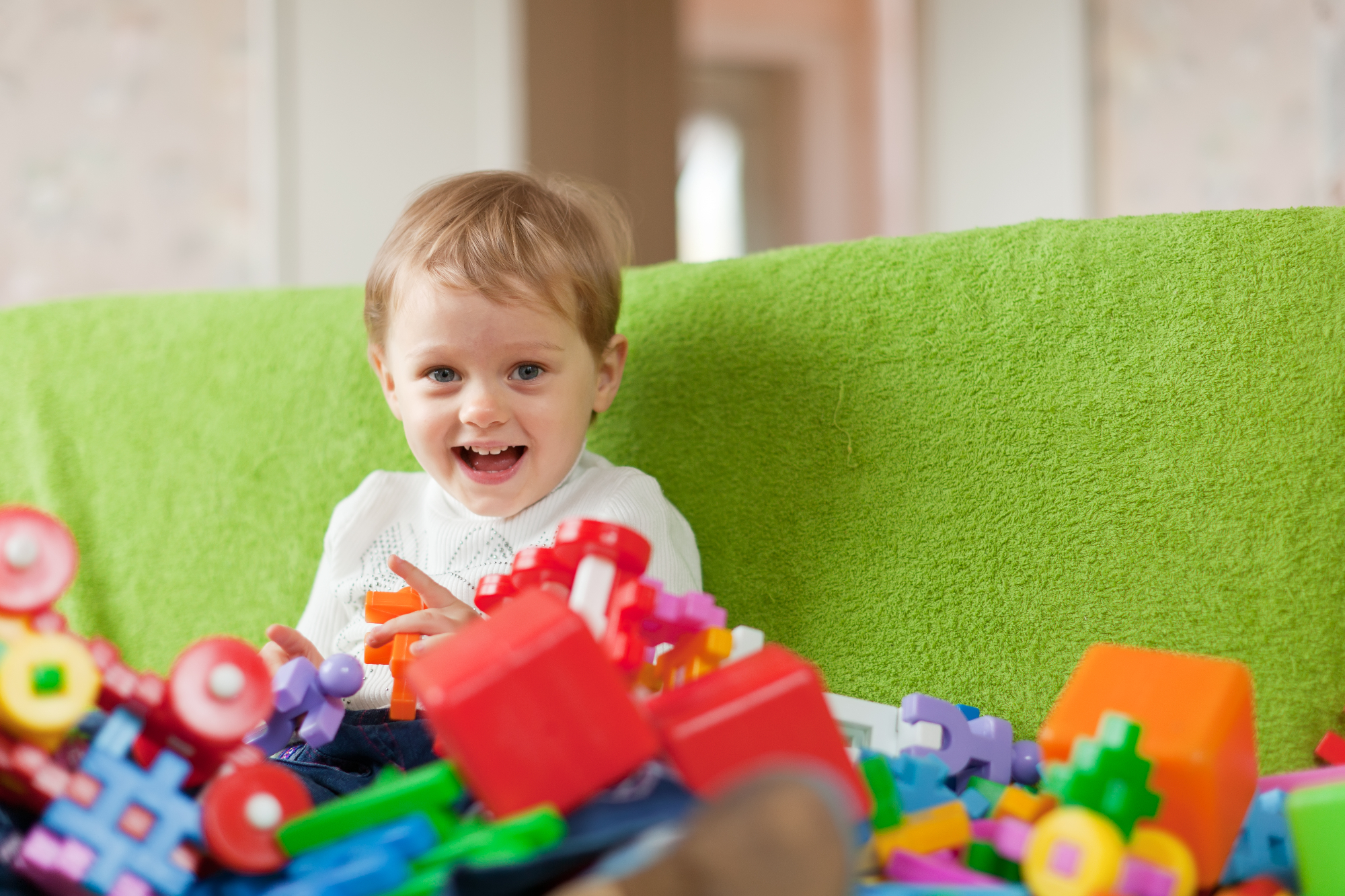 Otroške igrače in igre se spreminjajo z otrokovo starostjo