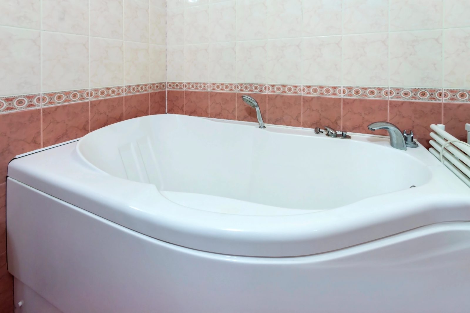 Kopalne kadi so prijetna popestritev kopalnice 